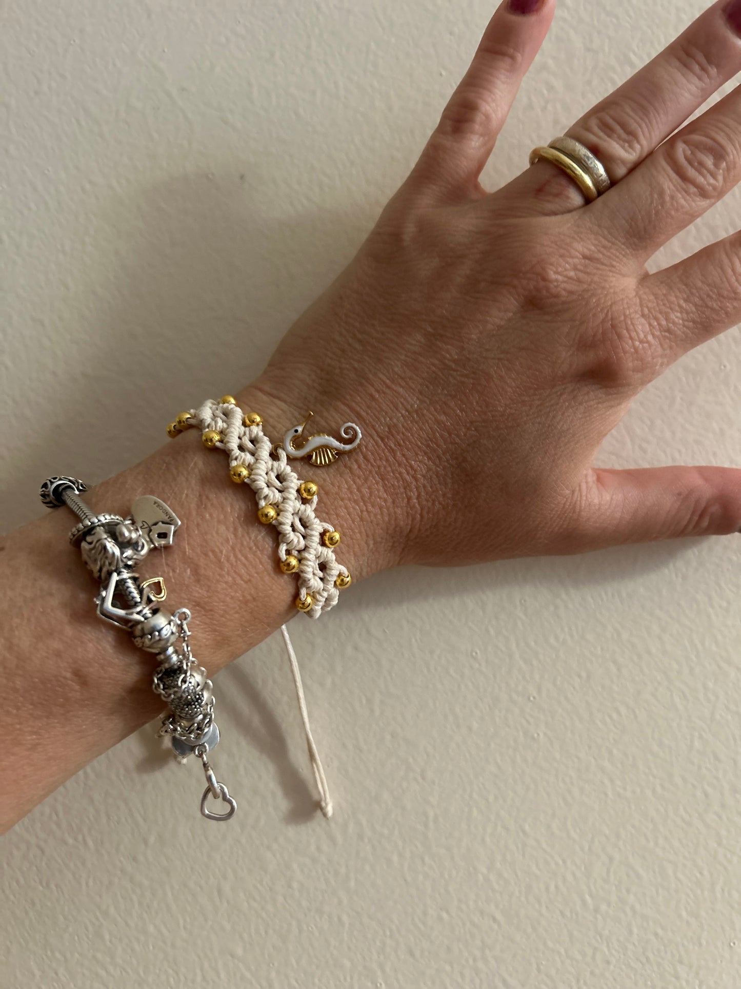 Bracciale Macramè Panna con Cavalluccio Marino • Summer Collection