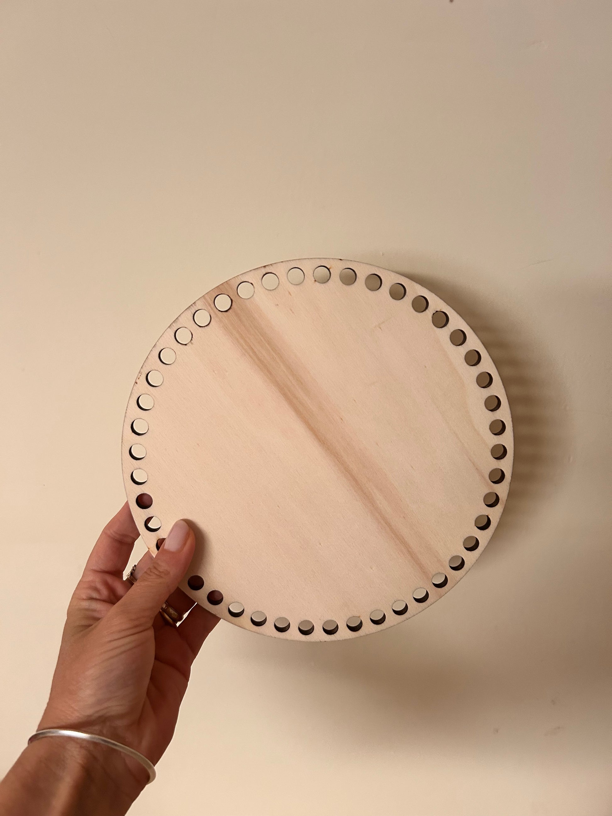 Base in legno con fori per cestini e organizer - MacraLu di Ludovica Mazzanti