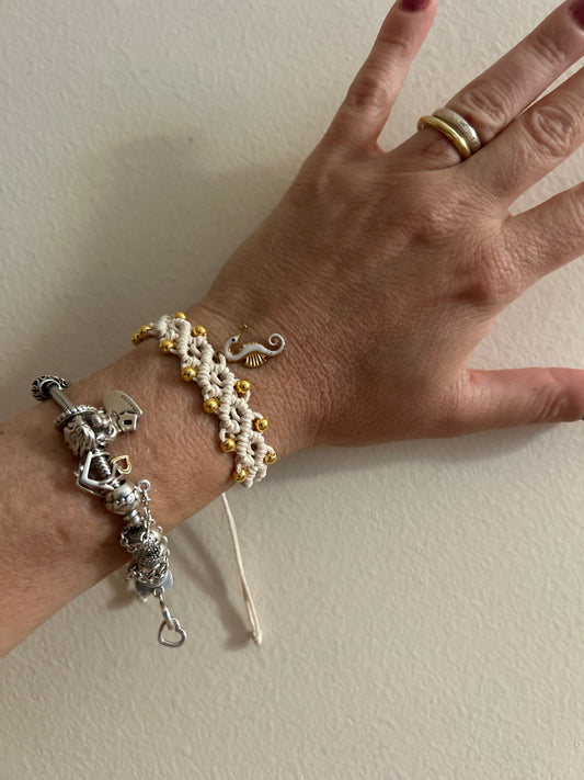 Bracciale Macramè Panna con Cavalluccio Marino • Summer Collection
