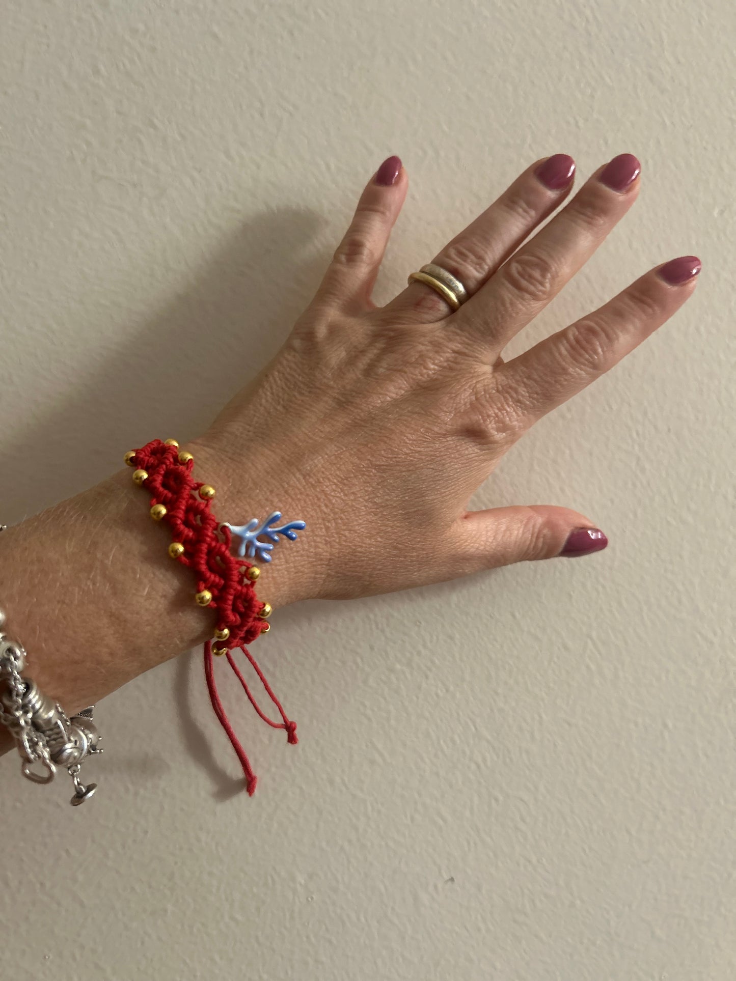 Bracciale Macramè Rosso con Corallo Azzurro • Summer Collection