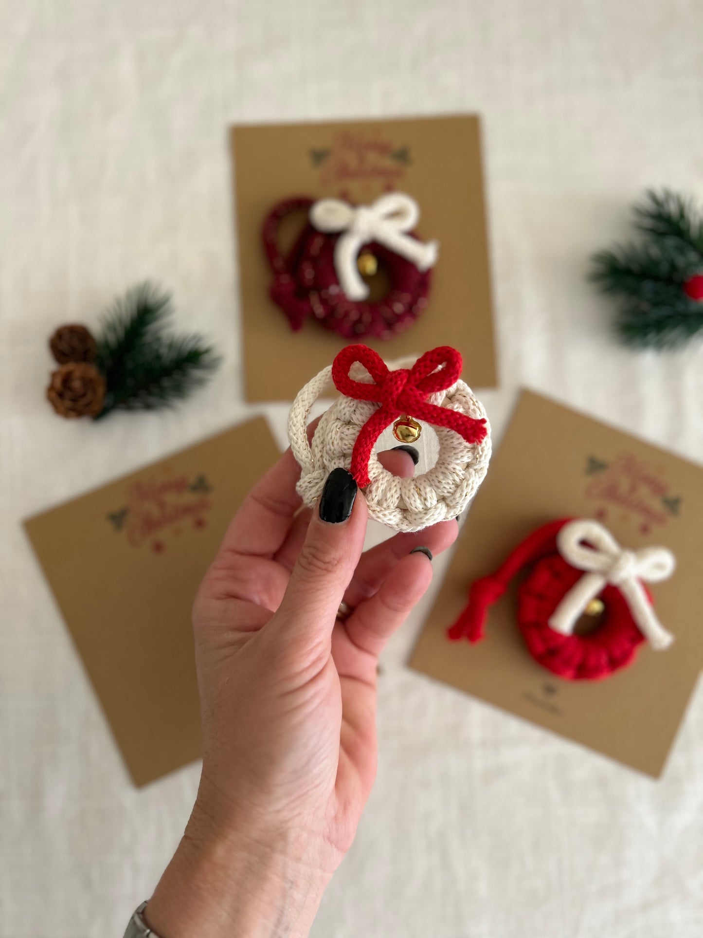 Mini ghirlandine natalizie in macramè - MacraLu di Ludovica Mazzanti