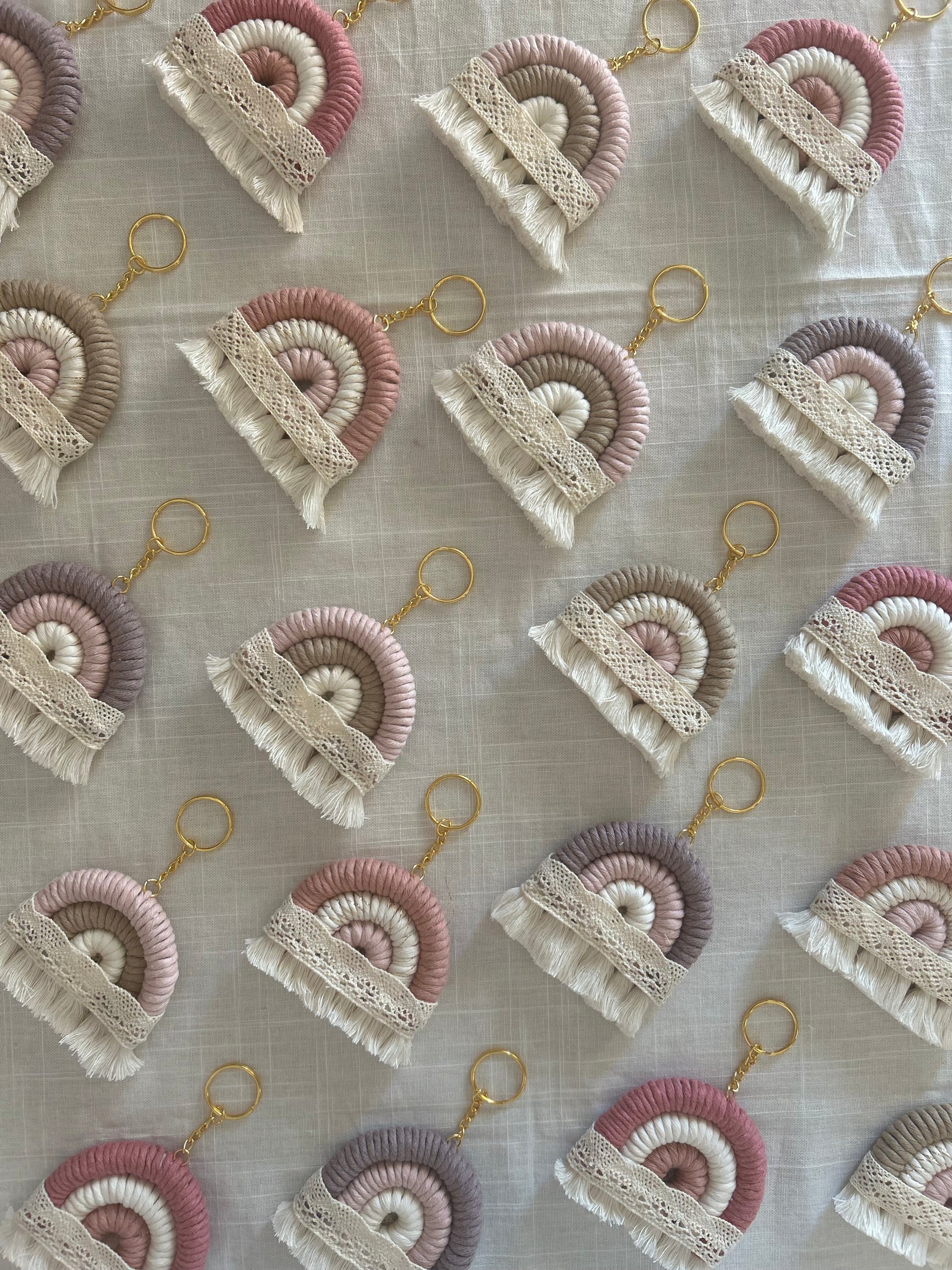 Arcobaleno bomboniera in Macramè - MacraLu di Ludovica Mazzanti