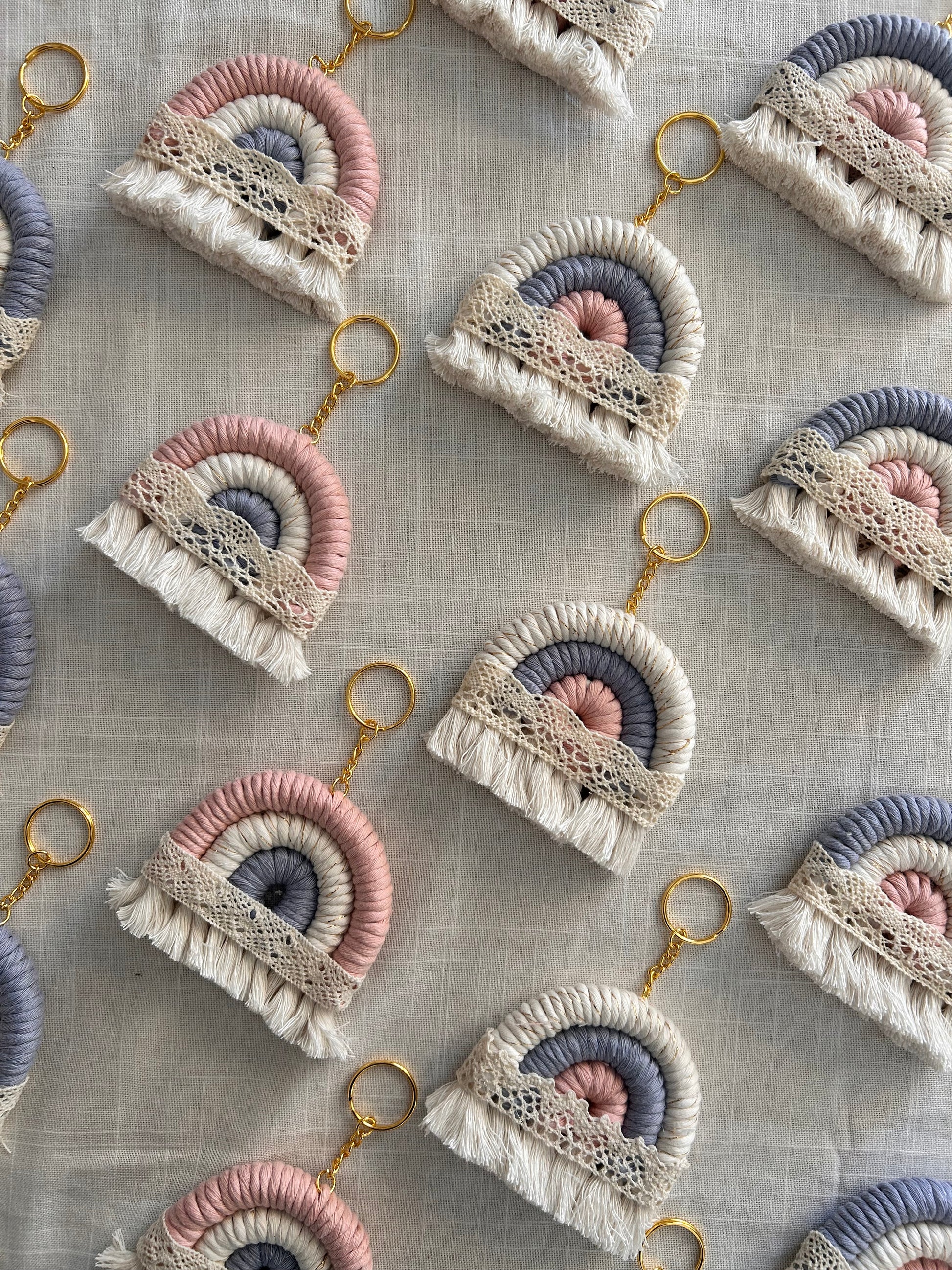 Arcobaleno bomboniera in Macramè - MacraLu di Ludovica Mazzanti