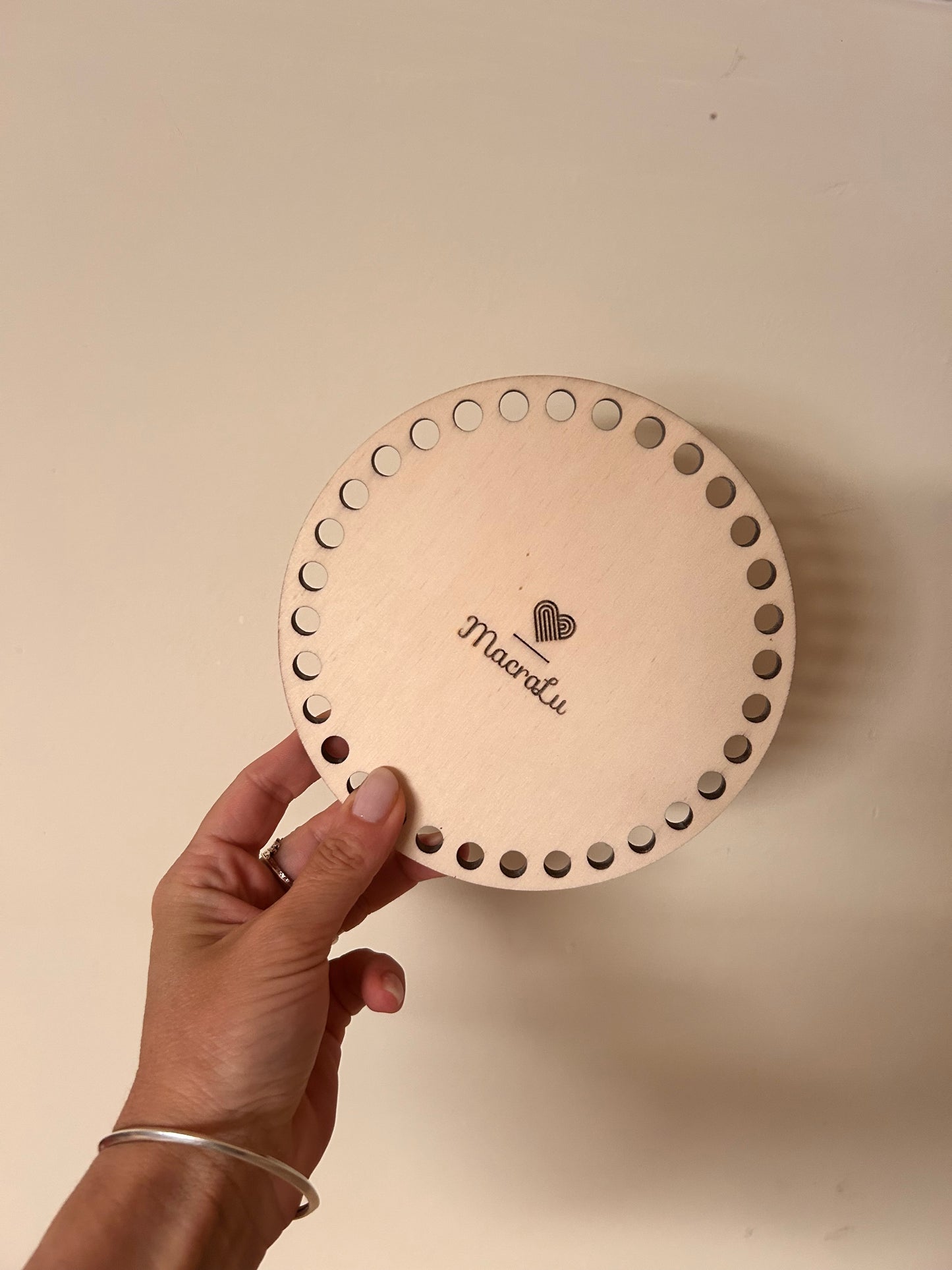 Base in legno con fori per cestini e organizer - MacraLu di Ludovica Mazzanti