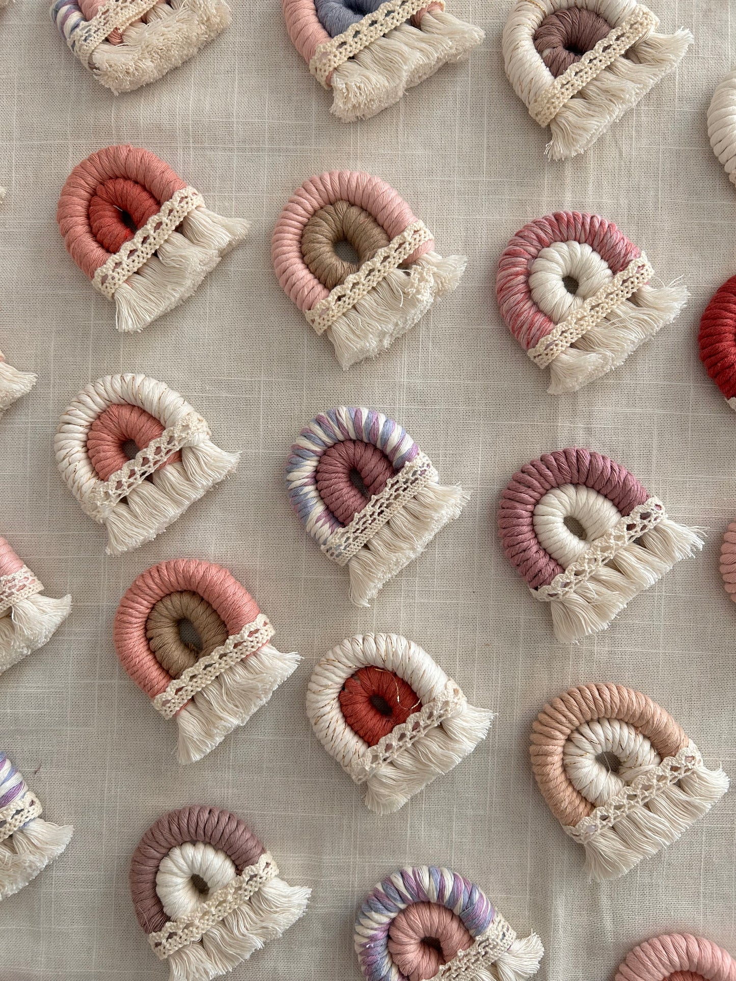 Arcobaleno bomboniera in Macramè - MacraLu di Ludovica Mazzanti