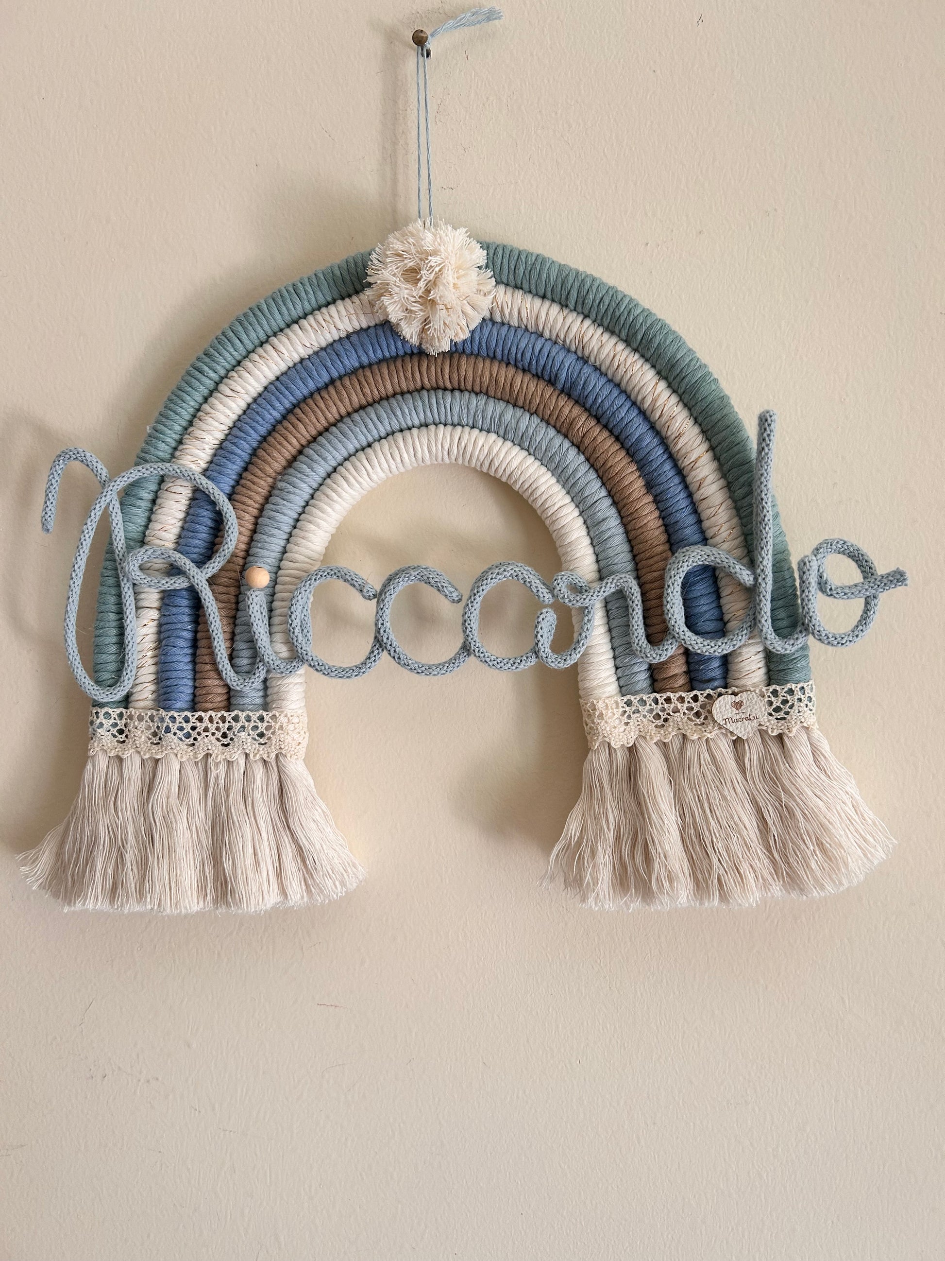 Arcobaleno in Macrame con Nome in Tricotin - MacraLu di Ludovica Mazzanti