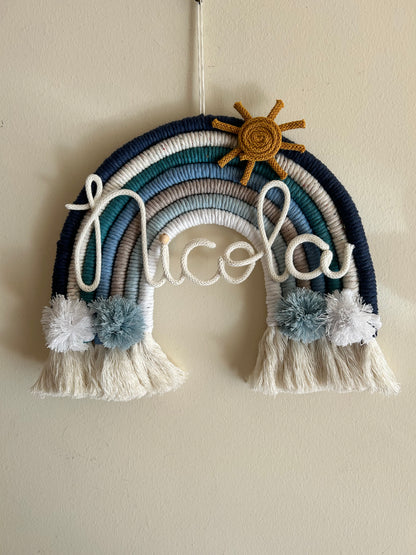 Arcobaleno in Macrame con Nome in Tricotin - MacraLu di Ludovica Mazzanti
