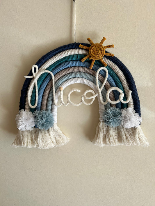 Arcobaleno in Macrame con Nome in Tricotin - MacraLu di Ludovica Mazzanti