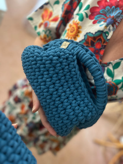 Sally • Clutch Bag • Uncinetto • Dopamine blu