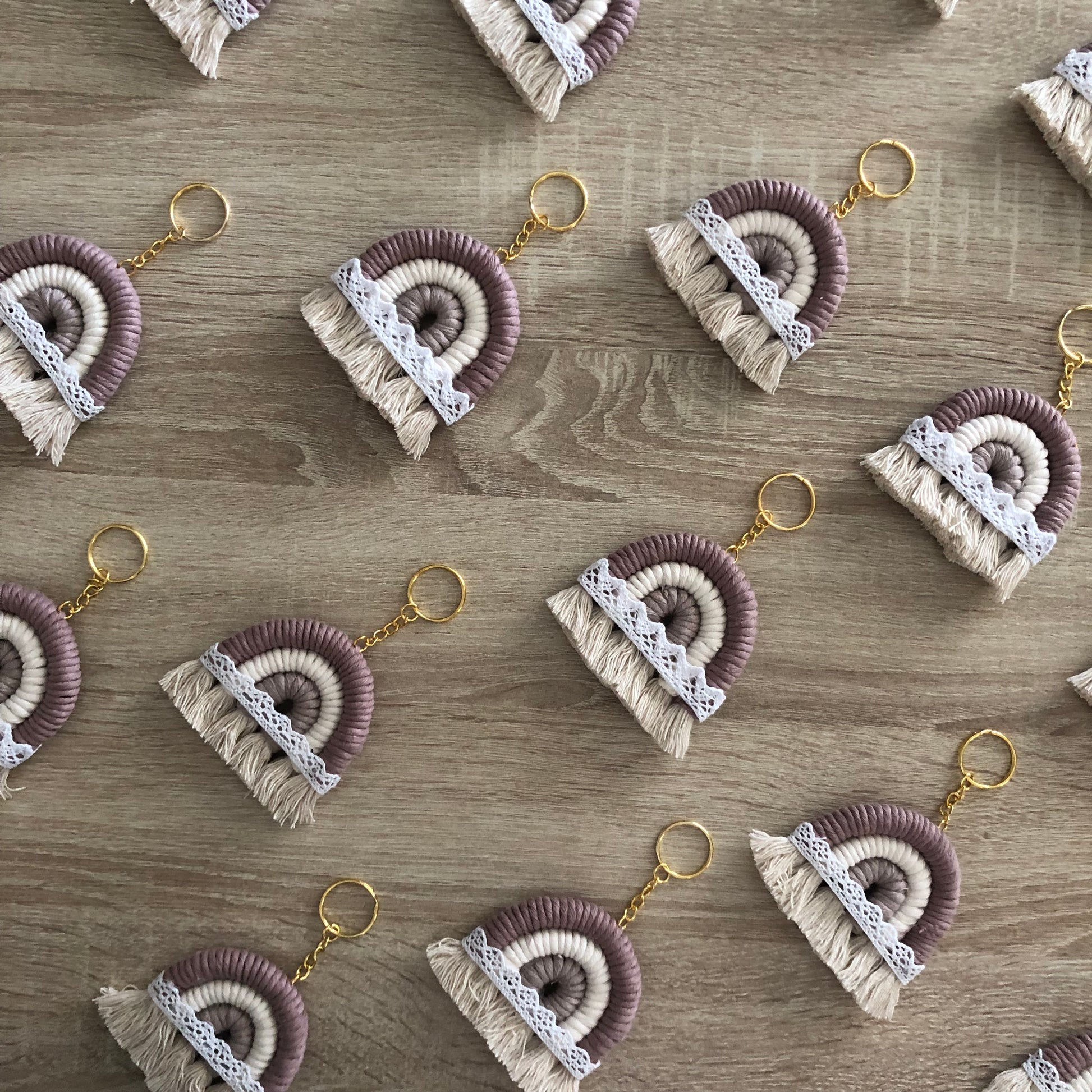 Arcobaleno bomboniera in Macramè - MacraLu di Ludovica Mazzanti