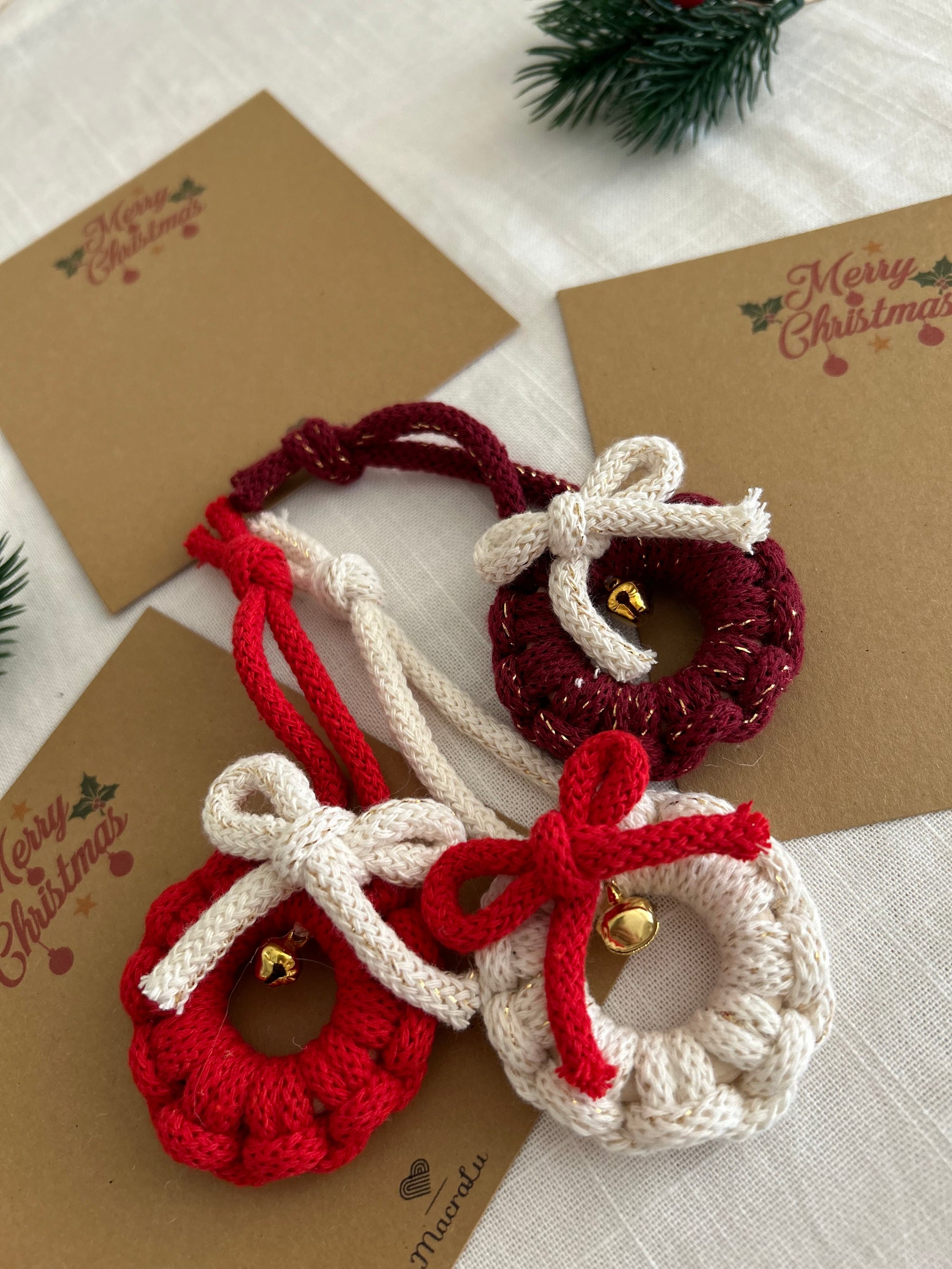 Mini ghirlandine natalizie in macramè - MacraLu di Ludovica Mazzanti