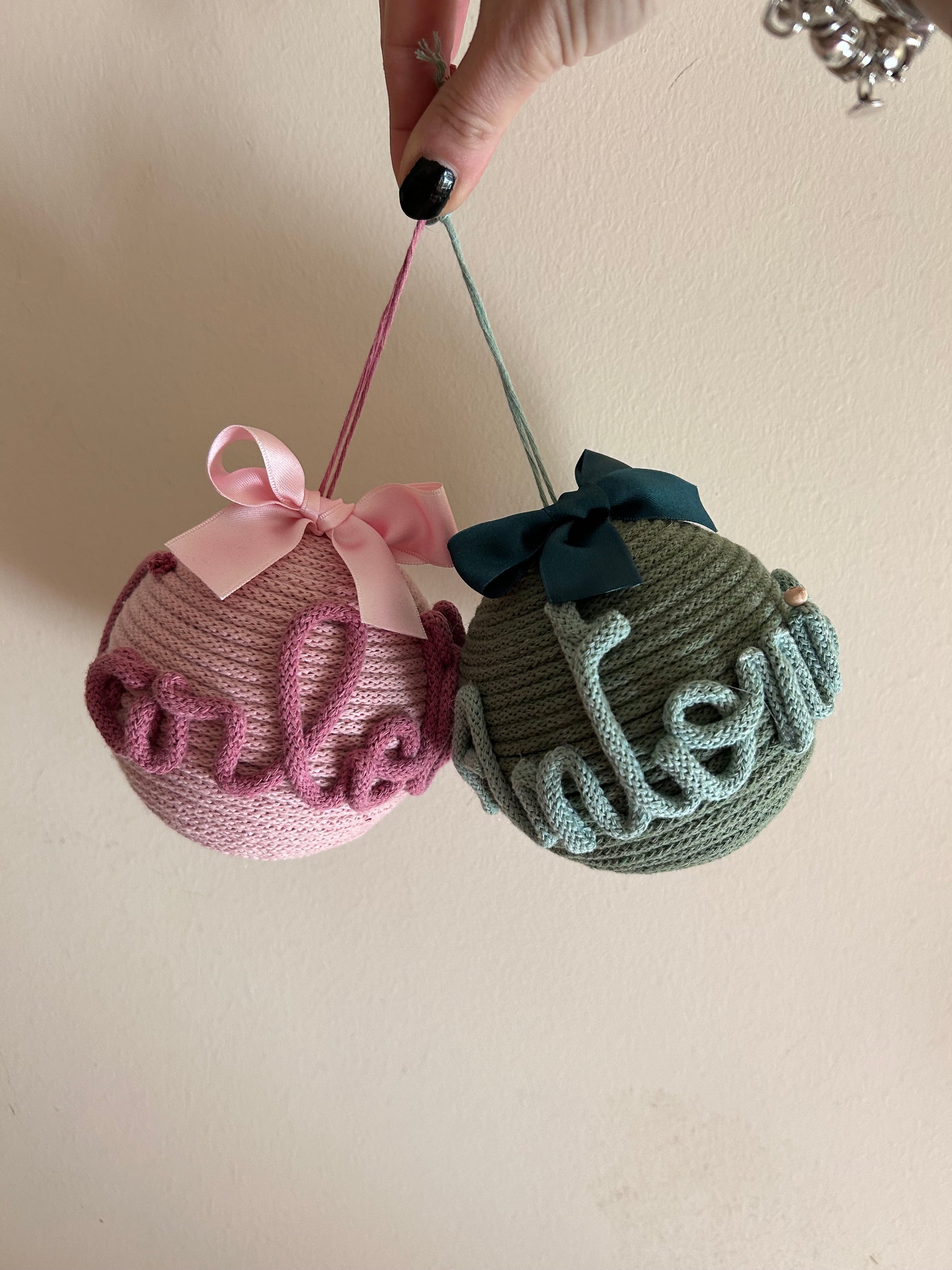 Palline di Natale in Tricotin con nome - MacraLu di Ludovica Mazzanti