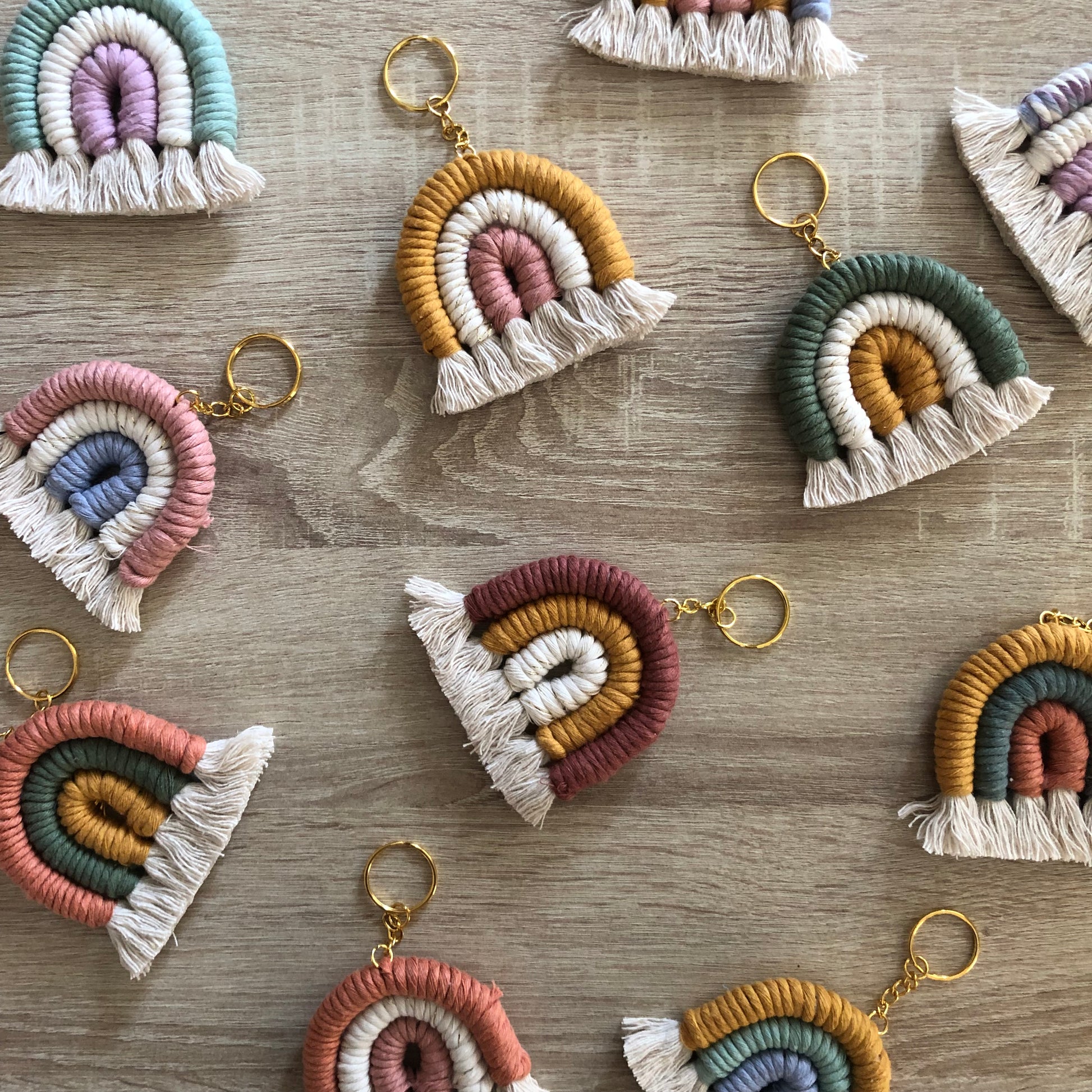 Arcobaleno bomboniera in Macramè - MacraLu di Ludovica Mazzanti