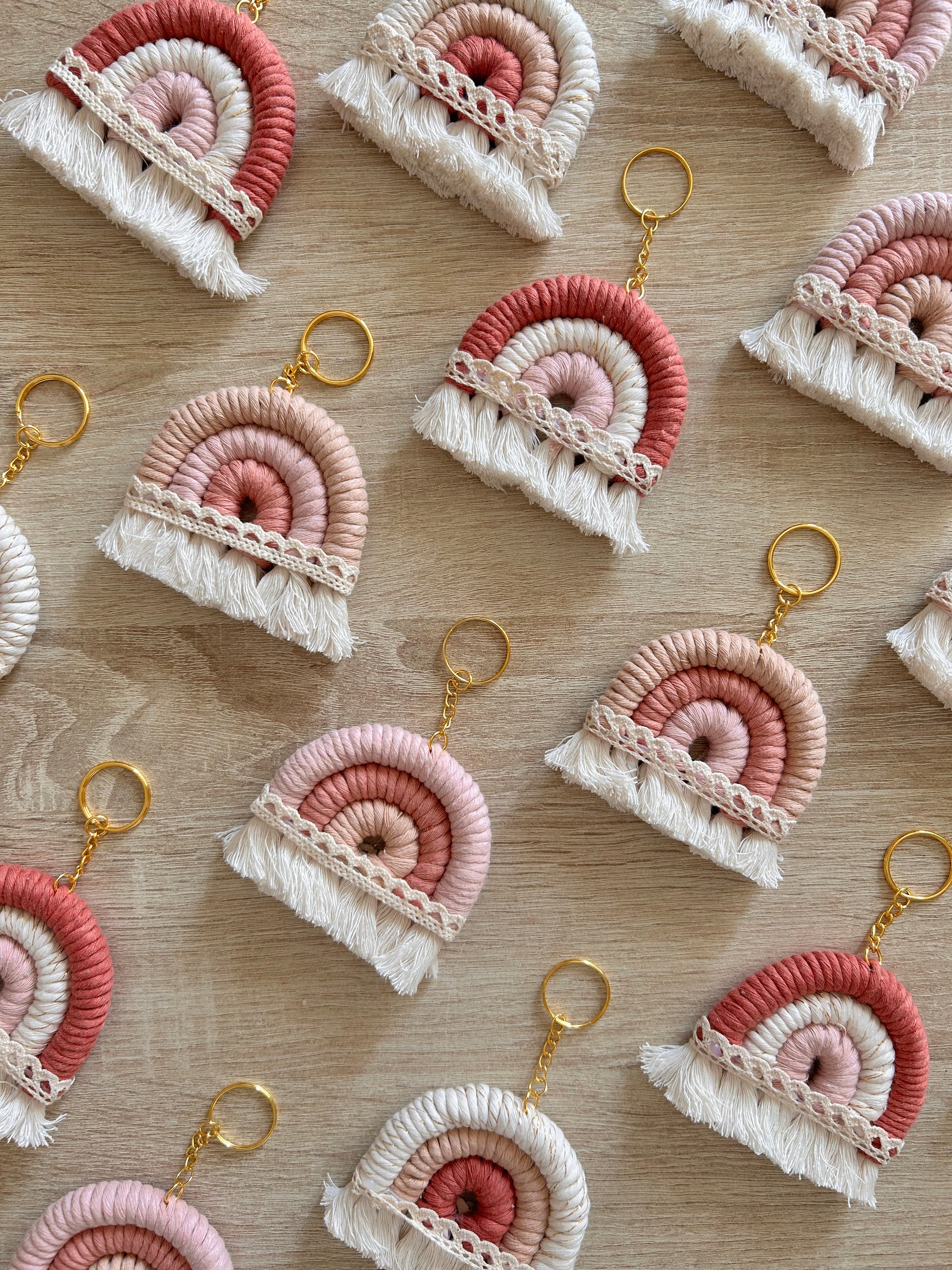 Arcobaleno bomboniera in Macramè - MacraLu di Ludovica Mazzanti