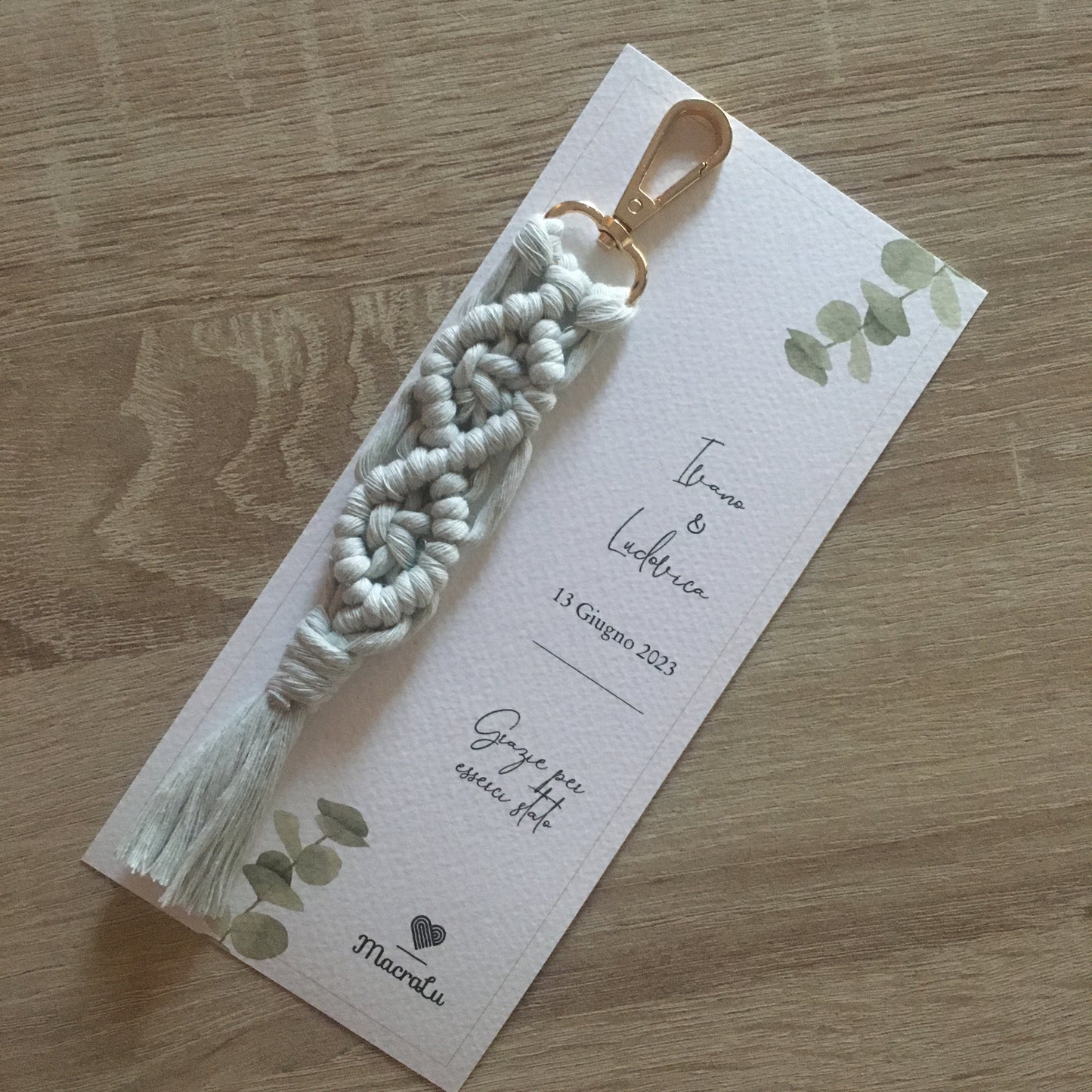 Portachiavi macramè beige con gancio oro per bomboniere matrimonio artigianali"