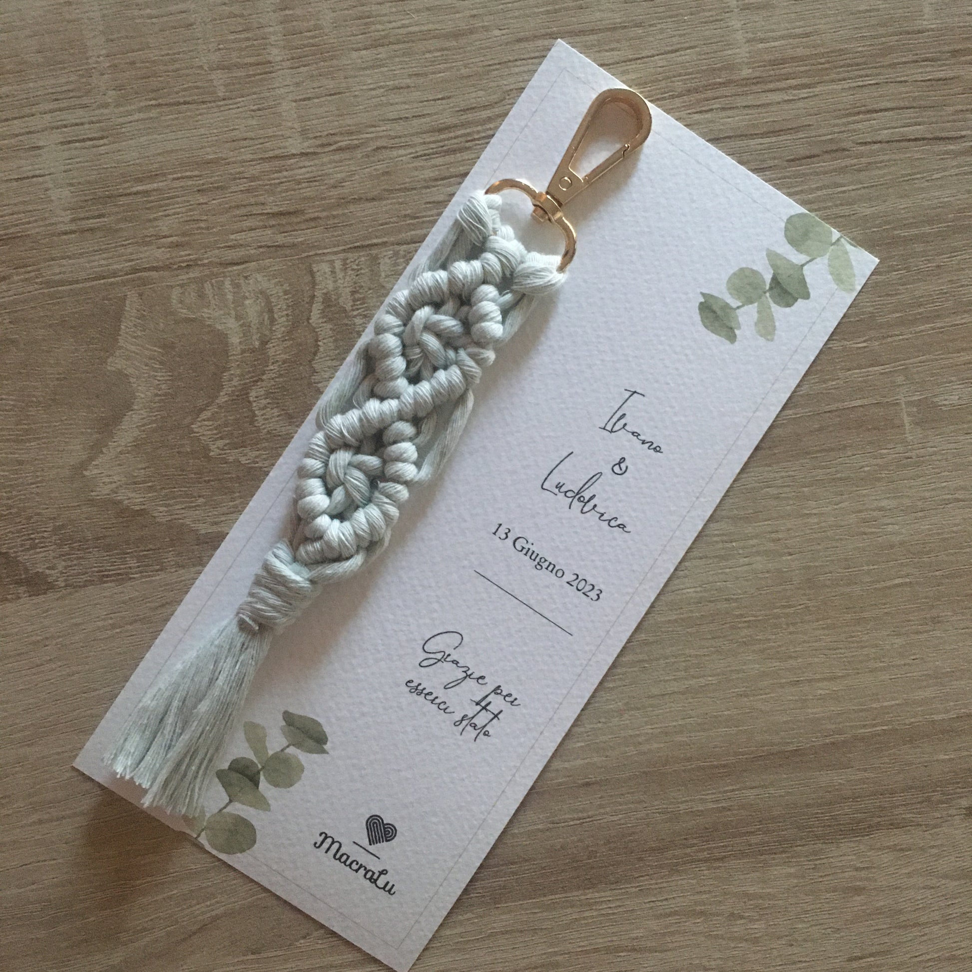 Portachiavi macramè beige con gancio oro per bomboniere matrimonio artigianali"
